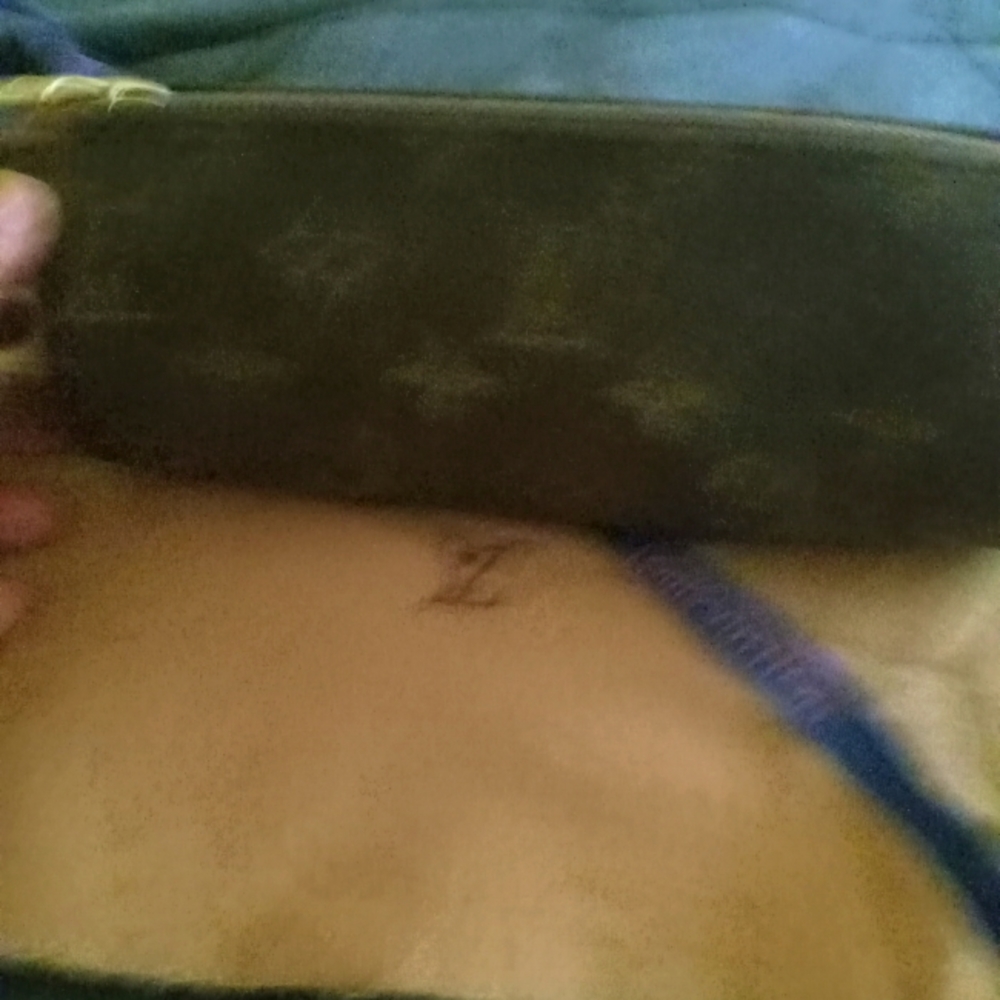 Authentic gucci frams/with velvet case and Louie Vuitton clutch with cloth LV